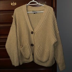 Sweater/Cardigan